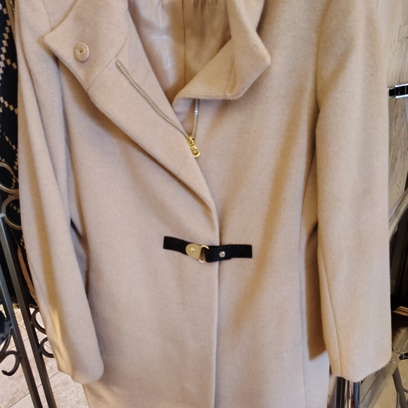 Beige Wool Coat with Black Accents - Picture 3 of 9
